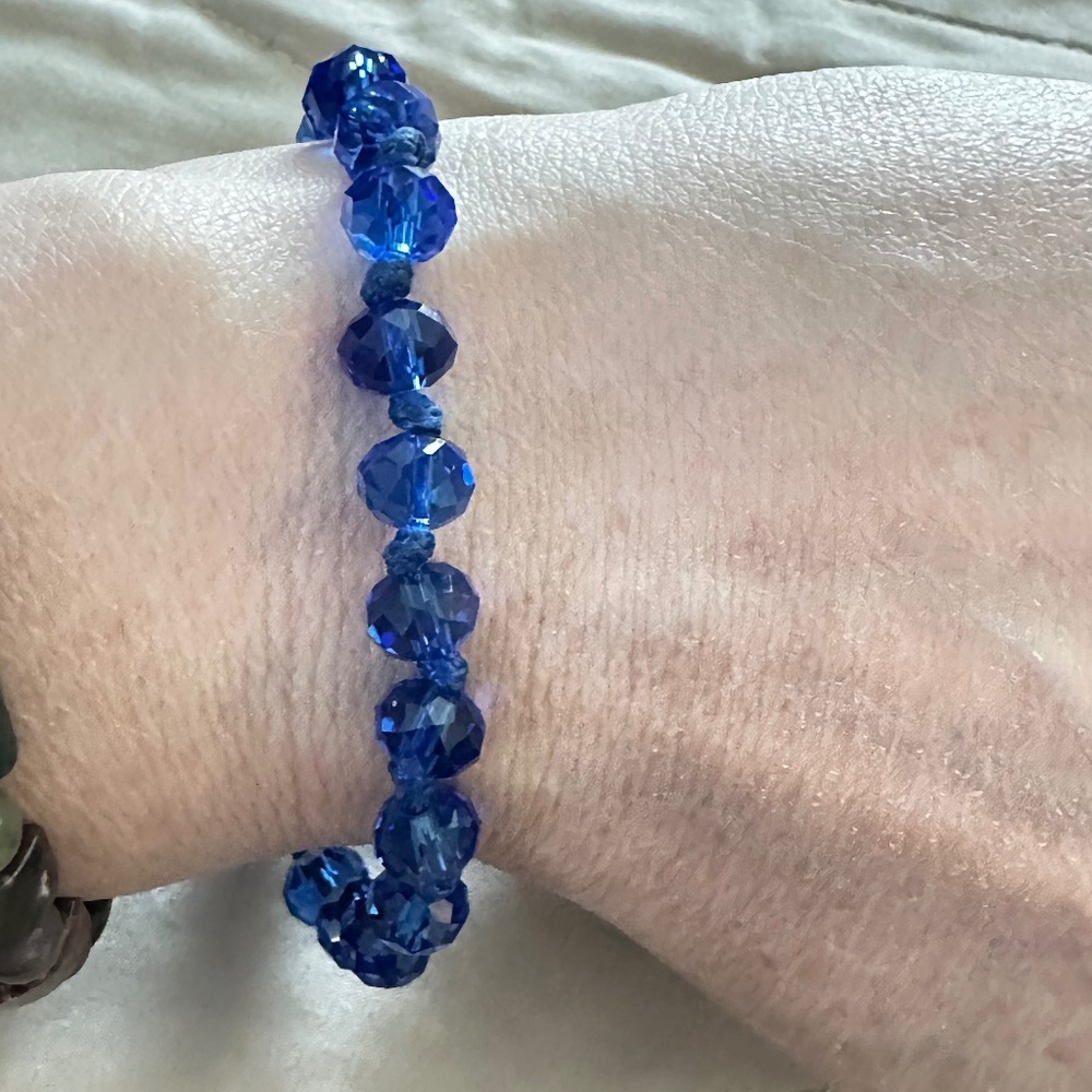 Blue adjustable cord bracelet w/faceted blue crystal beads